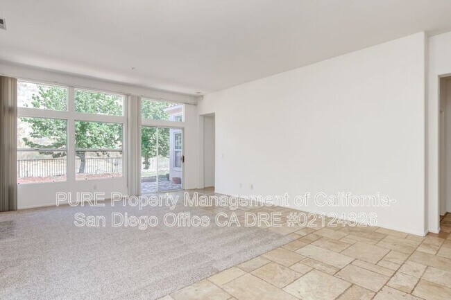 Foto del edificio - 2449 Fallbrook Pl