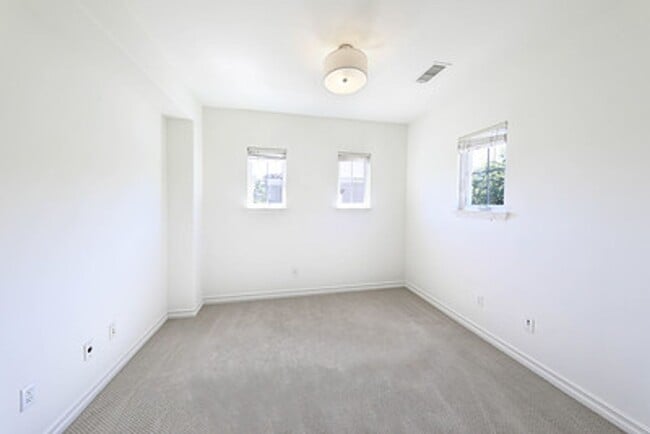 Building Photo - Three bedroom located in Newport Coast com...