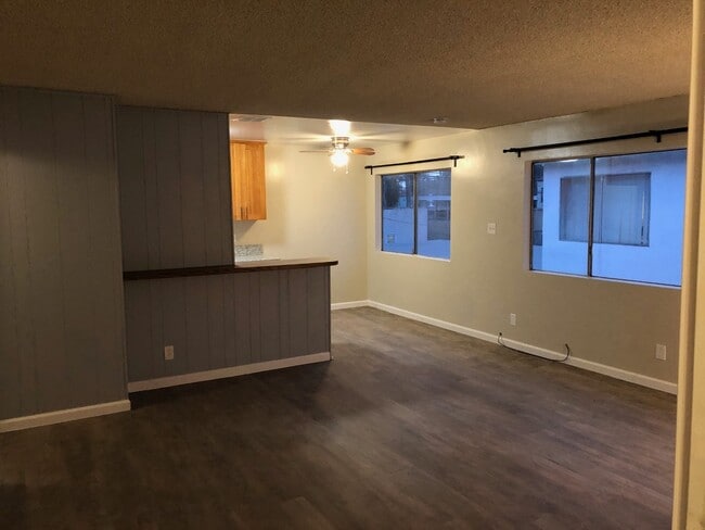 Building Photo - 2107 Earl Ave