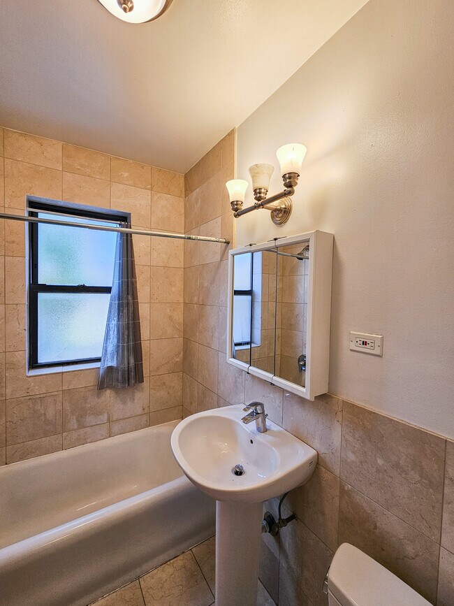 Foto del edificio - 4243 N Keystone Ave