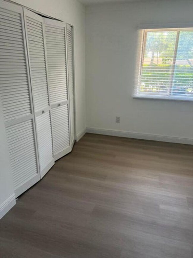 Foto del edificio - 6063 10th Ave N