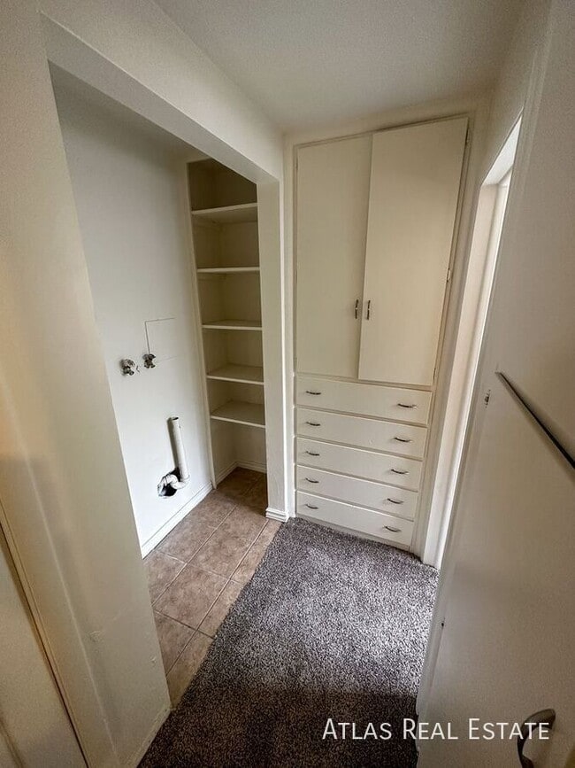 Building Photo - 1365 Emery St W