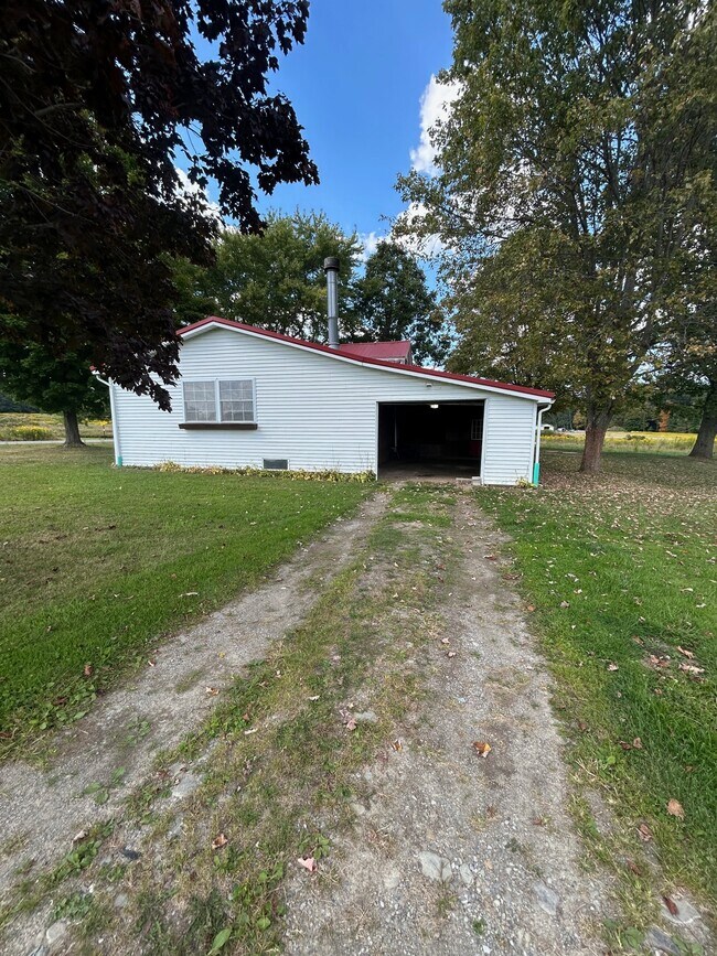Foto del edificio - 24648 Plank Rd