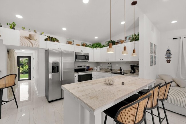 Photo - 1433 NE 53rd Ct House