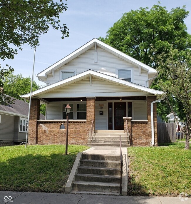 Building Photo - 404 N Riley Ave