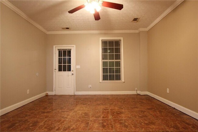 Foto del edificio - 818 Springlake Rd
