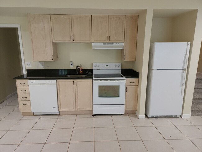 Building Photo - 4655 Idlewood Dr
