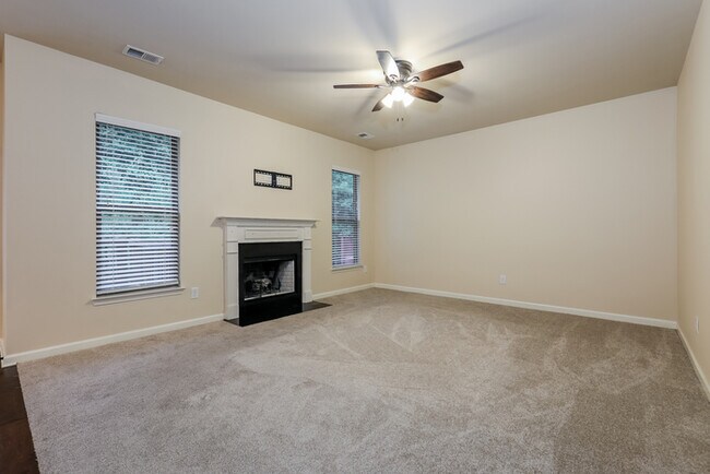 Building Photo - 4235 Sir Dixon Dr