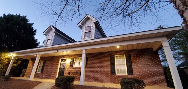 Foto del edificio - 807 W Longleaf Dr