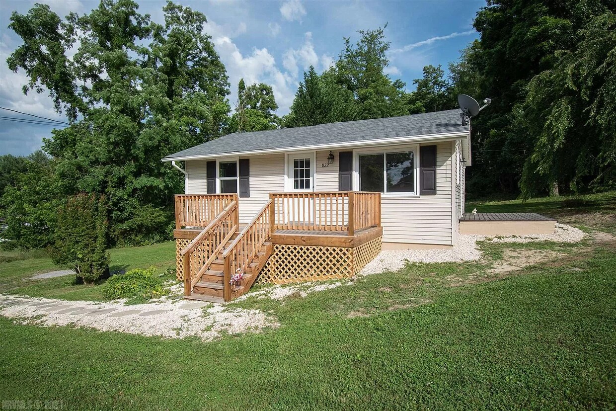 822 14th St, Radford, VA 24141 House Rental in Radford, VA