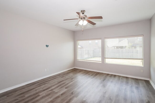 Building Photo - 5126 Meadow Ln