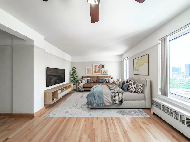 Foto principal - 4750 N Clarendon Ave