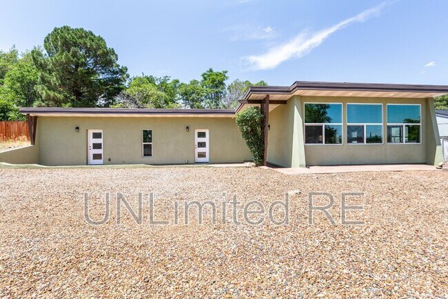 Building Photo - 3948 E Del Rio Dr