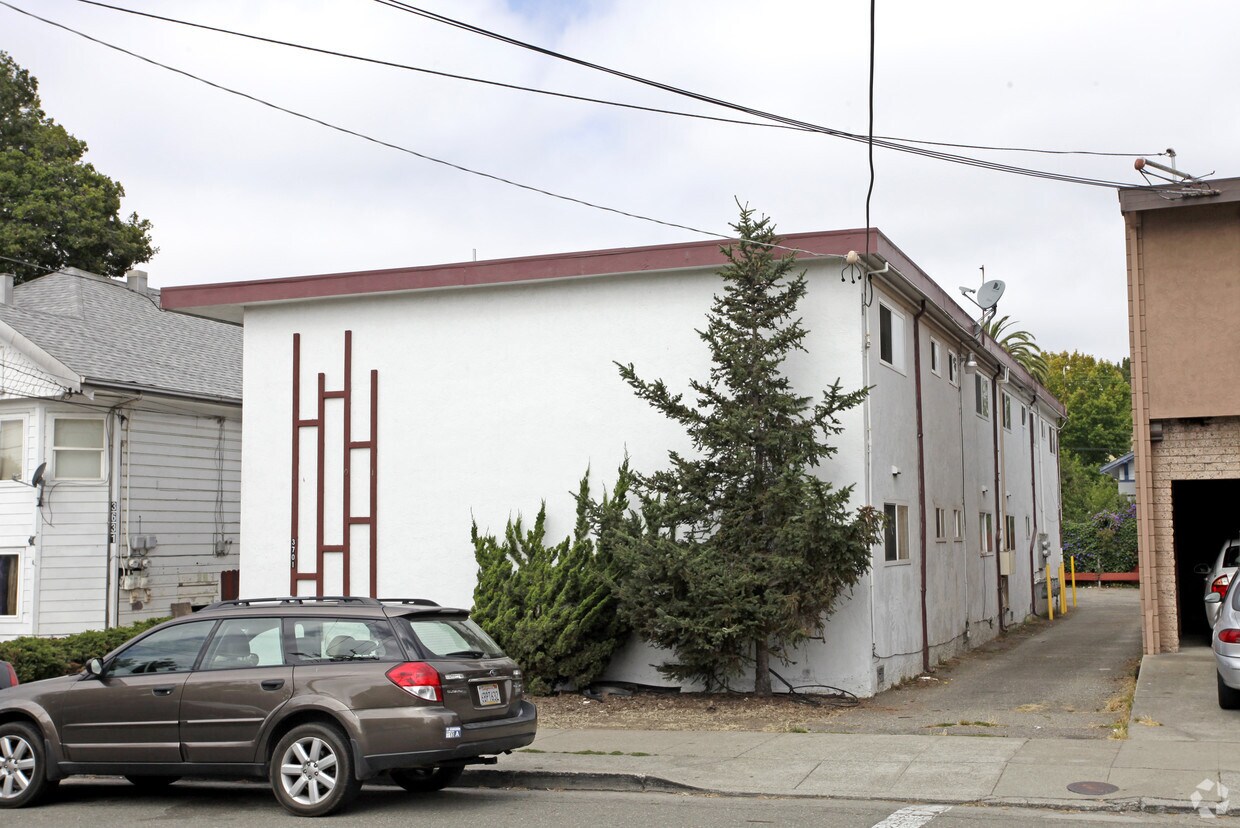 Building Photo - 3701 Fruitvale Ave