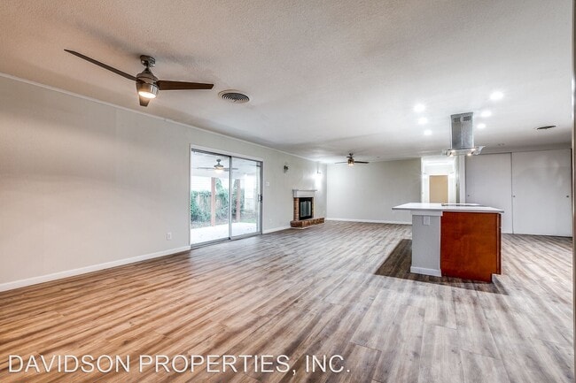 Building Photo - 2 br, 2 bath House - 511 E Hathaway Dr