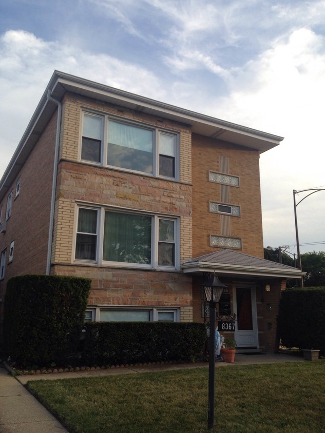 Foto principal - 8367 W Berwyn Ave