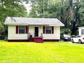 Building Photo - 955 Cloverdale Dr