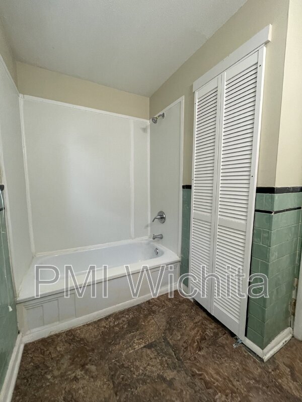 Foto del edificio - 2557 N Park Pl