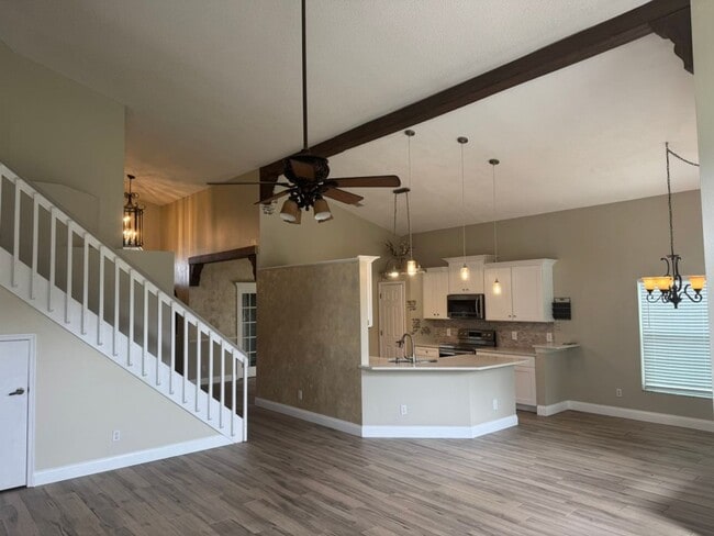 Building Photo - Stunning 4 Bedroom Home Available Now! ***...