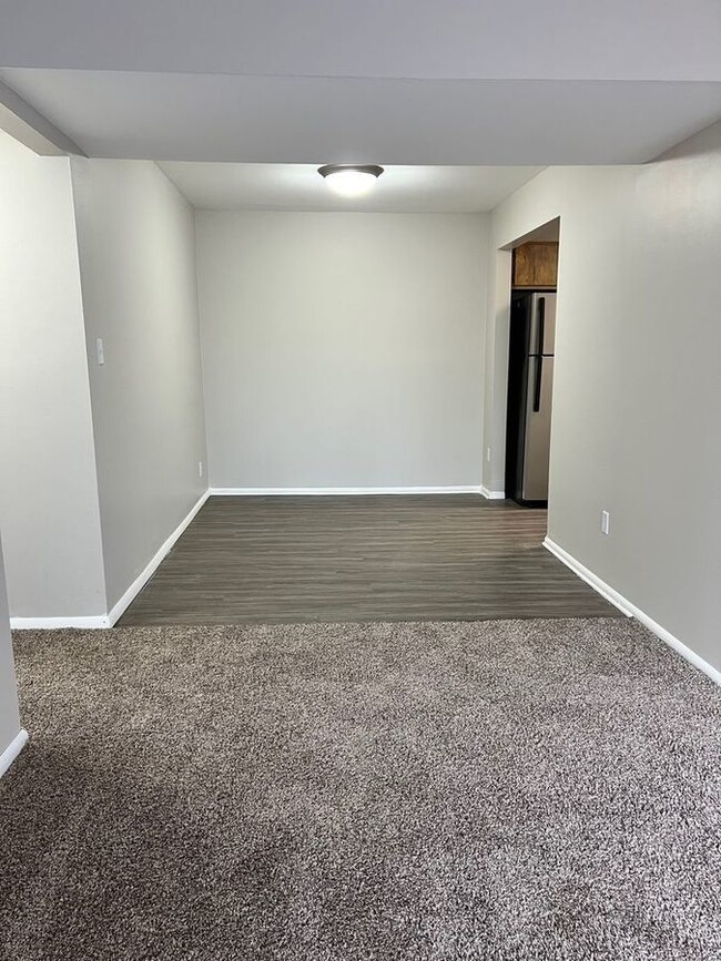 Building Photo - 1181 Abbey Lane D8 Chesterton, IN 46304