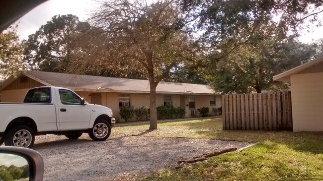 Building Photo - Port Orange 7-Plex