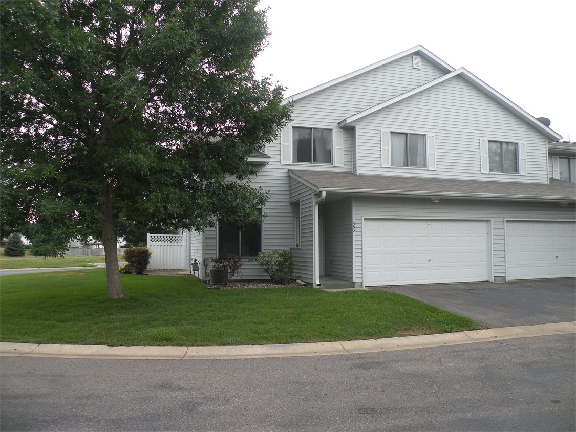 Primary Photo - 583 Roundhouse St