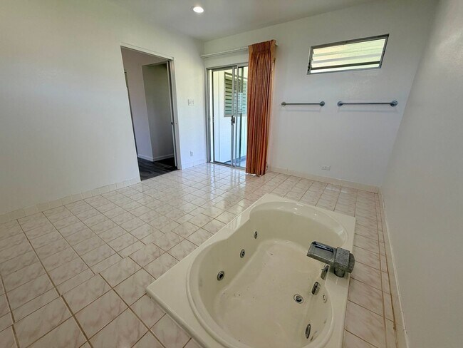Foto del edificio - Newly Renovated 5BR/2BA Home – Move-In Ready in Pearl City