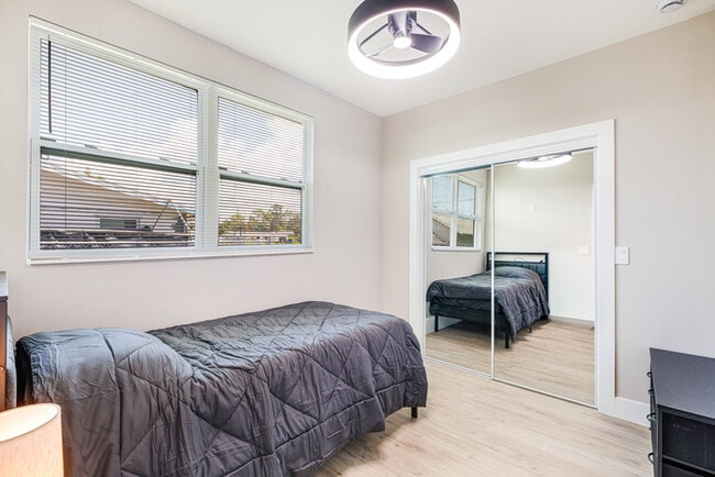 Building Photo - Englewood Padsplit Co-living Affordable Ho...