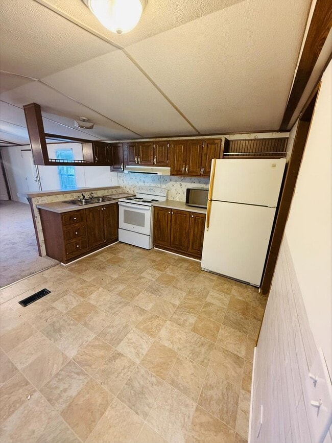 Building Photo - 1066 Worthville Rd