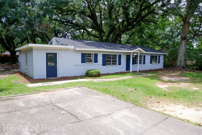 Building Photo - 4 br, 2 bath House - 210 South Day St