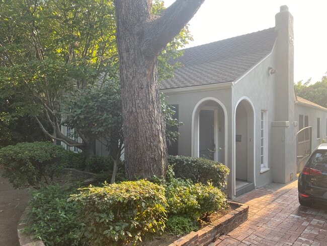 Building Photo - 749 N Crescent Heights Blvd