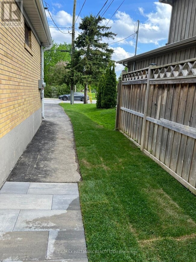 Building Photo - 429 Elm Rd