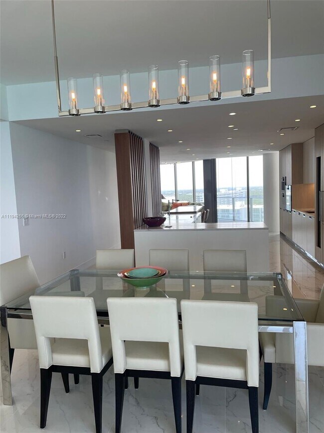 Building Photo - 15701 Collins Ave