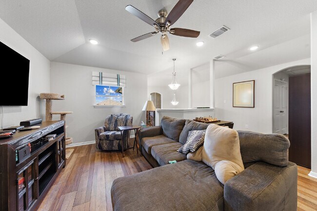 Building Photo - Spacious 5-Bedroom Home with Granite Count...
