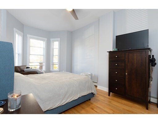 Foto del edificio - 685 E 8th St