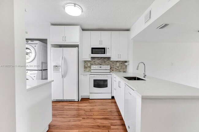 Foto del edificio - 1655 NE 115th St