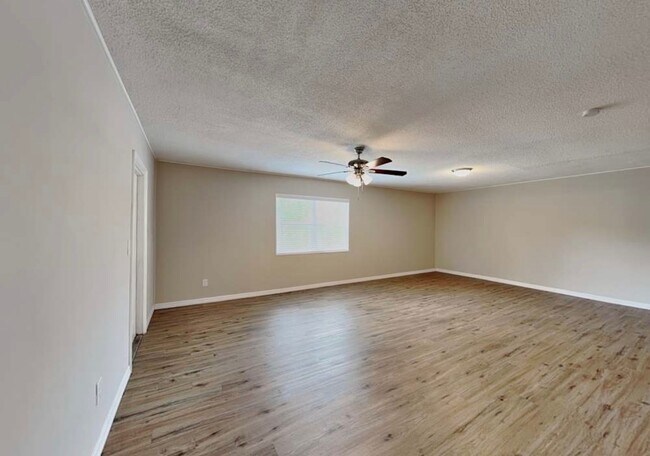 Building Photo - 1704 Newton St