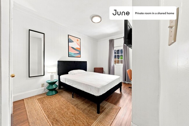 Building Photo - Room in Shared 7 bed/2 bath home in Allston