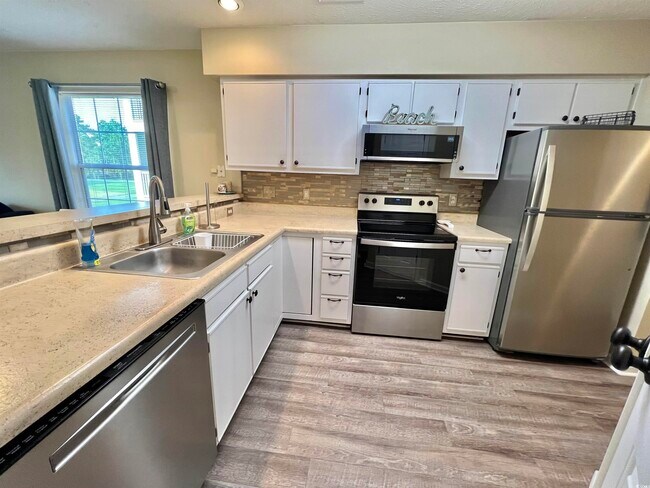 Foto del edificio - 607 Waterway Village Blvd