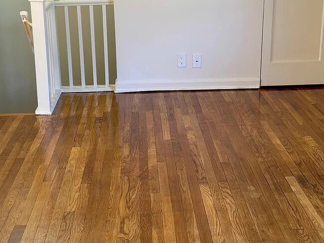 Building Photo - 90 Marilyn Pl