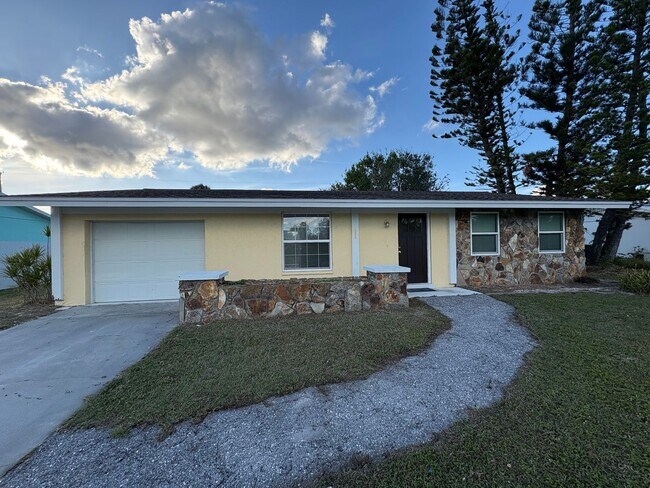 Building Photo - Spacious 2/2 with a garage!