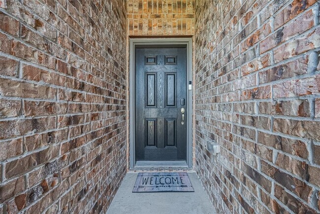 Building Photo - 305 Elm Patch Dr