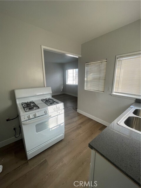 Building Photo - 9418 Las Tunas Dr