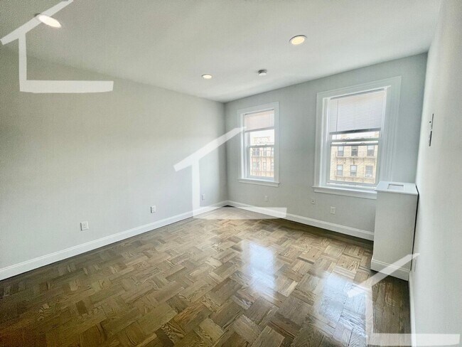 Building Photo - RENOVATED!  IN-UNIT LAUNDRY!   PARQUET FLO...