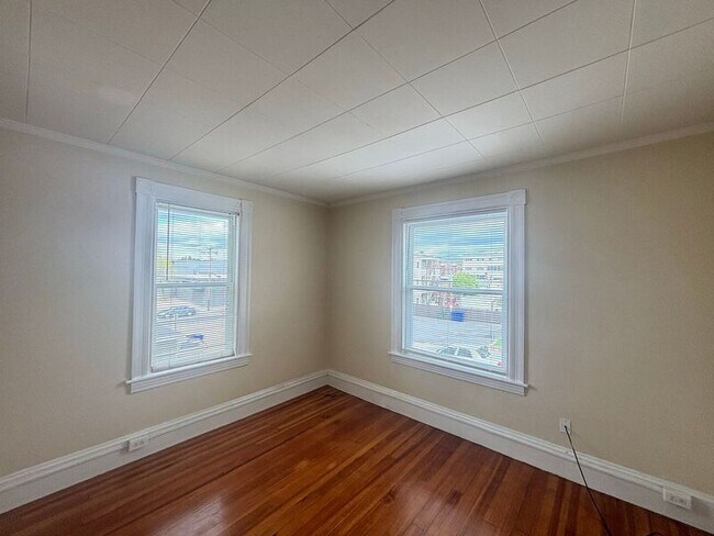 Building Photo - 68 Laval Street
