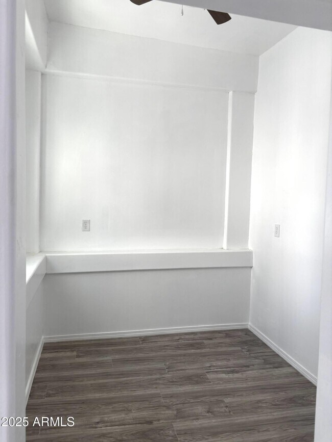 Foto del edificio - 633 E 9th St