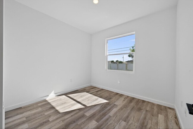 Foto del edificio - 127 NW 12th Pl