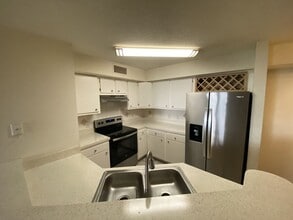 Building Photo - 824 Camargo Way