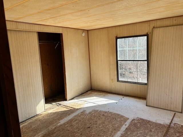 Building Photo - 2 bed/1 bath handyman!!