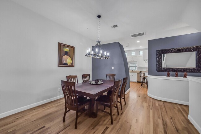 Building Photo - 8715 Meadowcroft Dr
